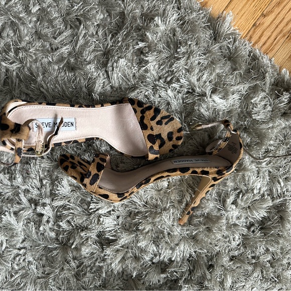 Steve Madden Stecy Leopard print sandals with heel. Size 8.5 - Picture 4 of 4